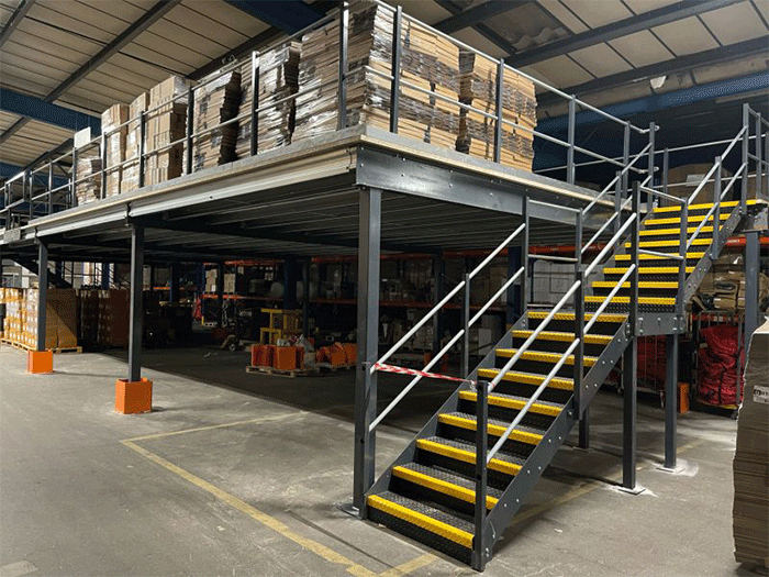 Steel warehouse mezzanine floor system